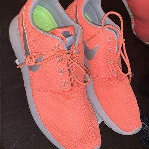 Coral Nike roshe runs